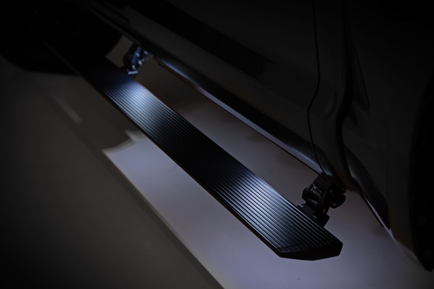 Power Running Boards | Dual Electric Motor | Crew Cab | Ram 2500 (11-26)/3500 (11-25) 