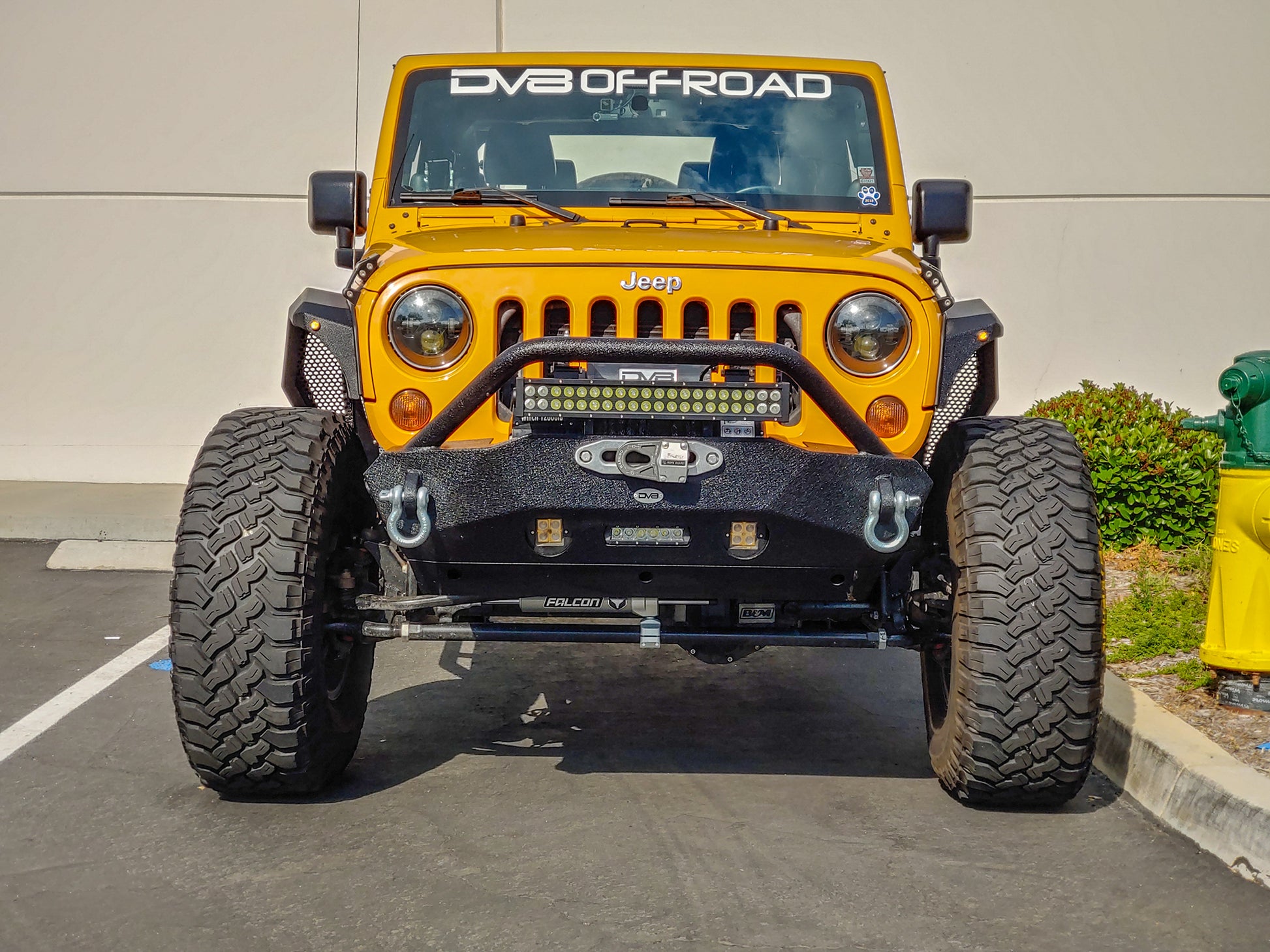 DV8 Offroad_FENDB-09_JL-Armor-Fender_angle13_72dpi.jpg