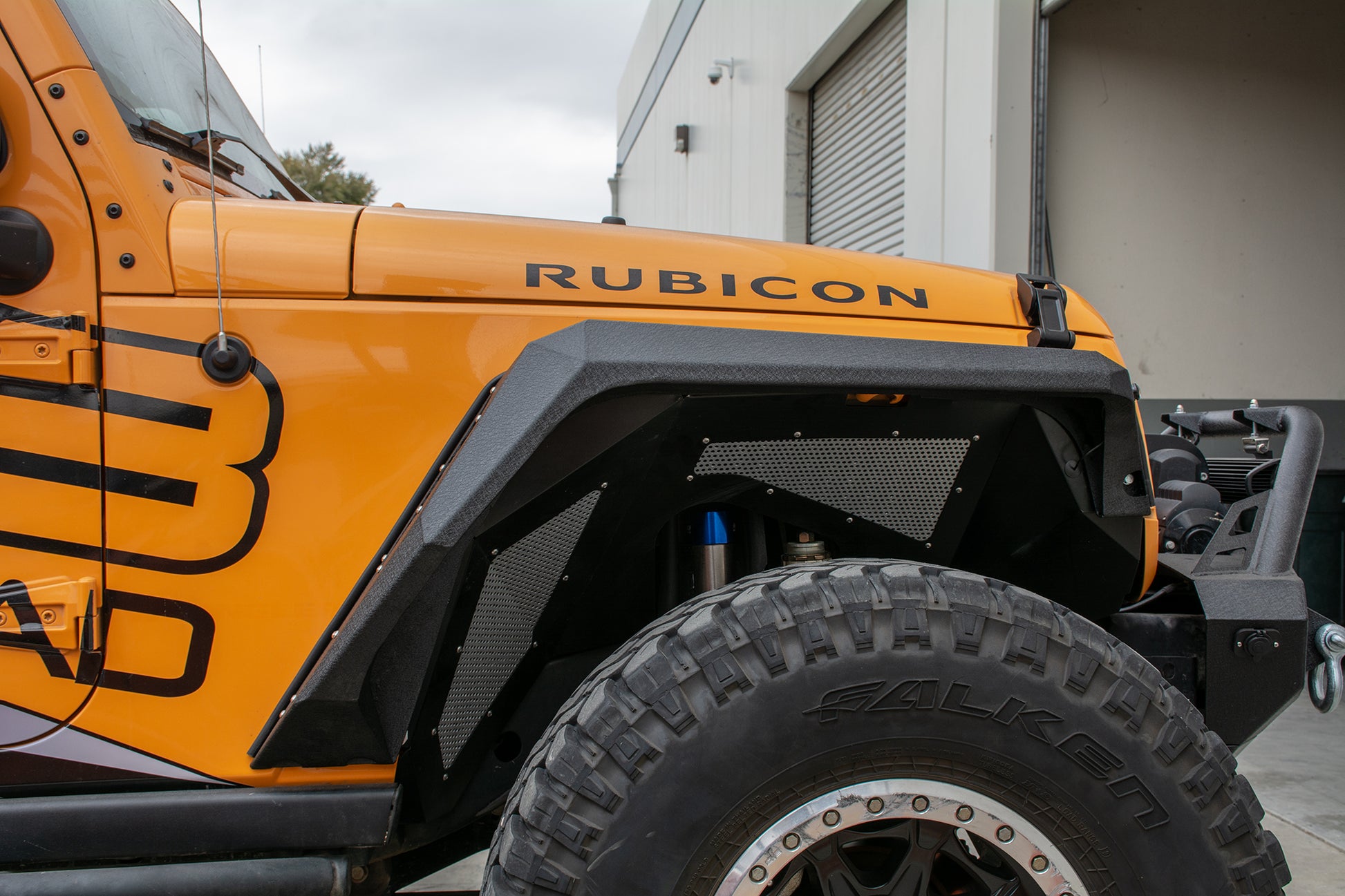 DV8 Offroad_FENDB-09_JL-Armor-Fender_angle7_72dpi.jpg