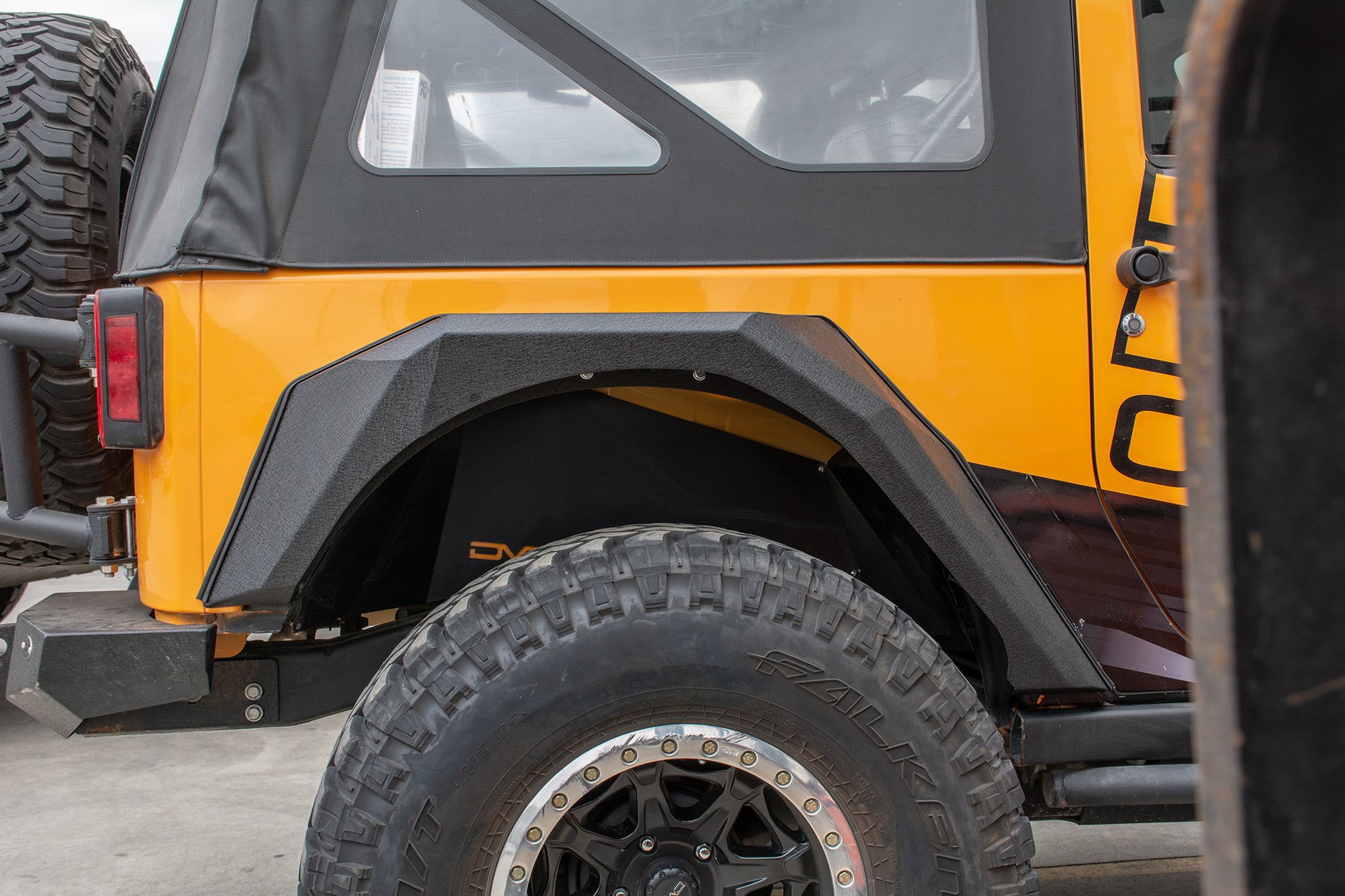 DV8 Offroad_FENDB-09_JL-Armor-Fender_angle8_72dpi.jpg