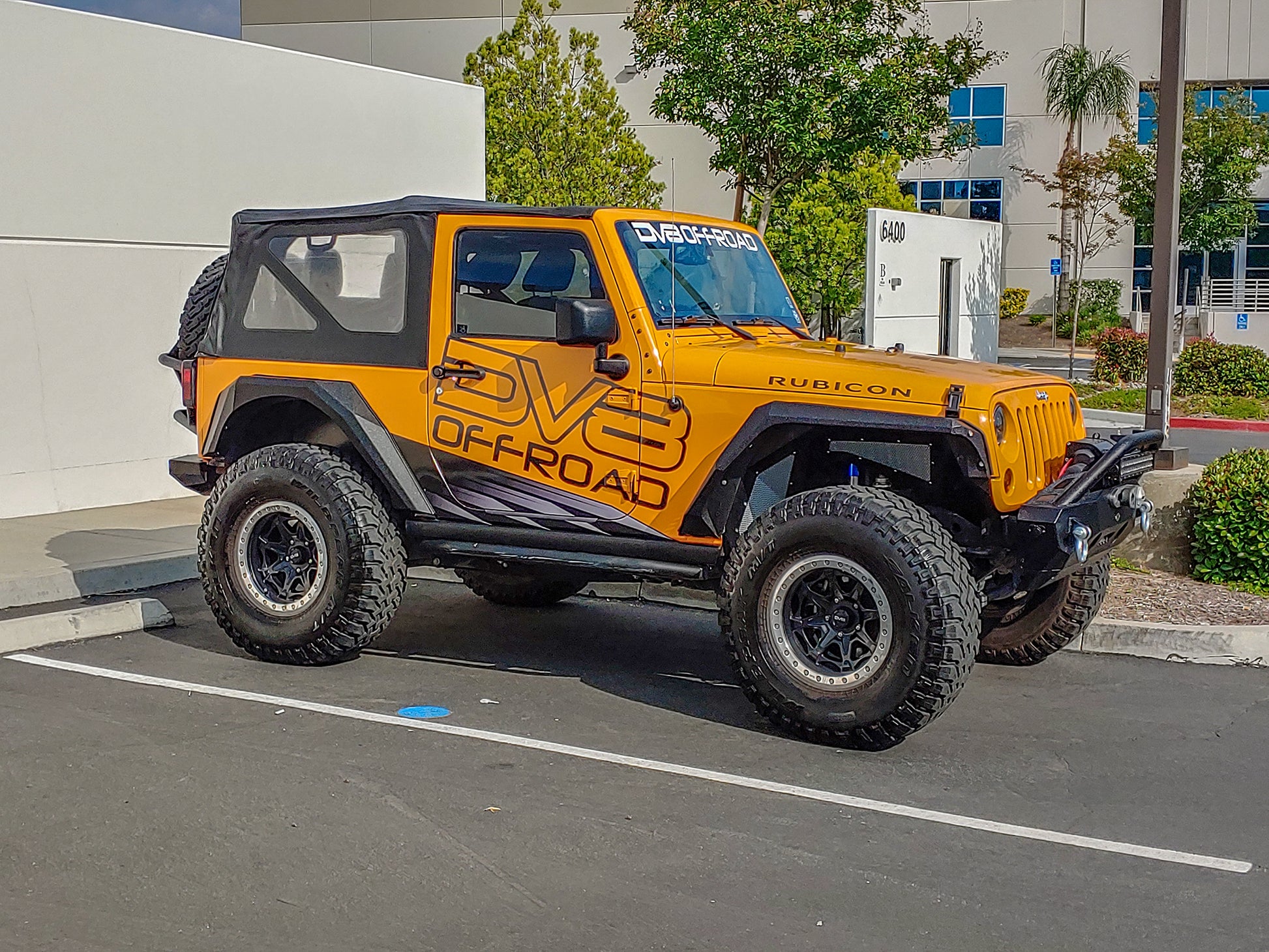 DV8 Offroad_FENDB-09_JL-Armor-Fender_main2_72dpi.jpg