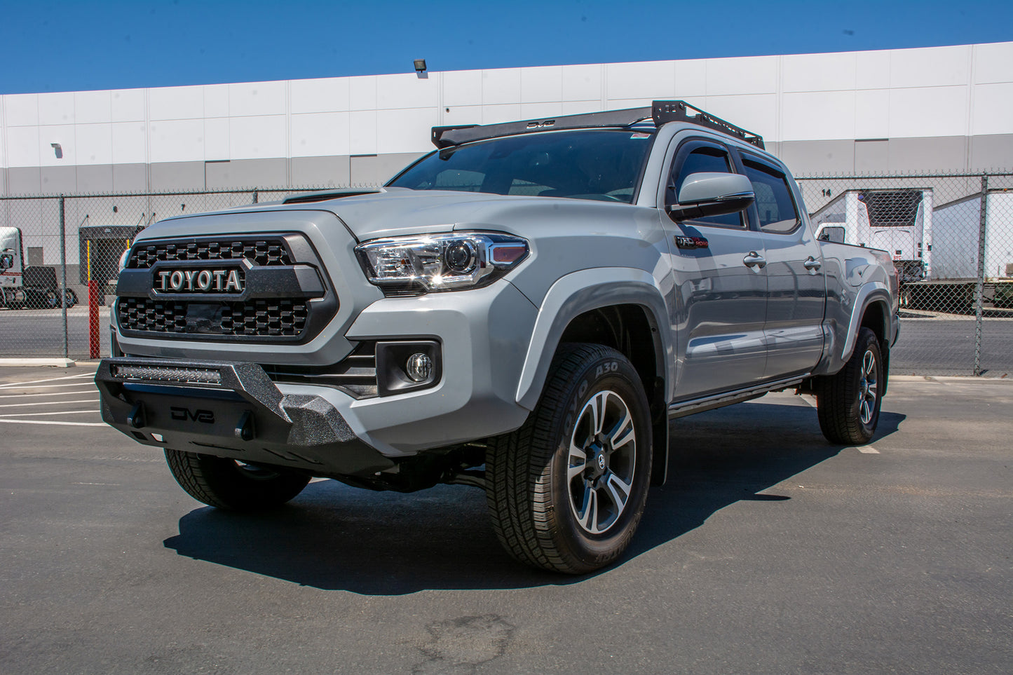 DV8_Offroad_FBTT1-05_Toyota-Tacoma-front-bumper_angle3_72dpi.jpg