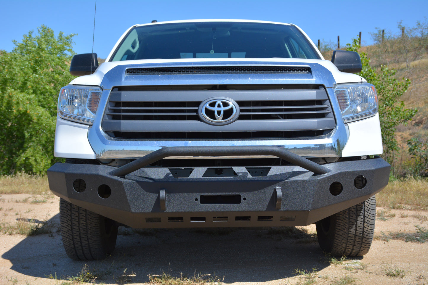 DV8_Offroad_FBTT2-01_Toyota-Tacoma-front-bumper_angle3_72dpi.JPG
