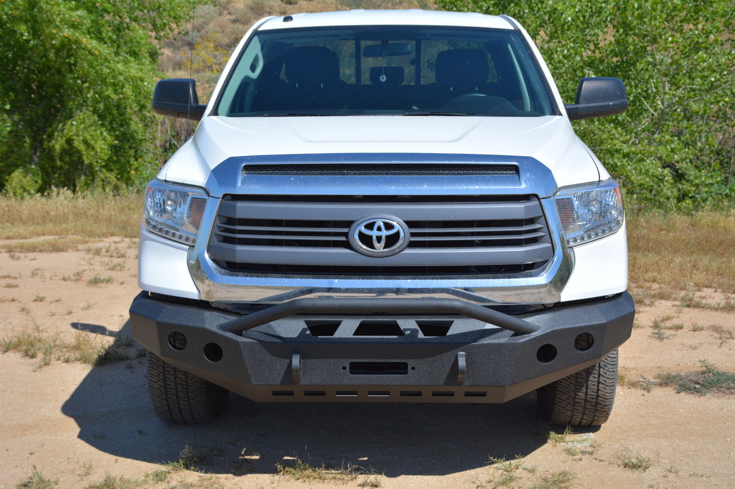 DV8_Offroad_FBTT2-01_Toyota-Tacoma-front-bumper_angle4_72dpi.JPG
