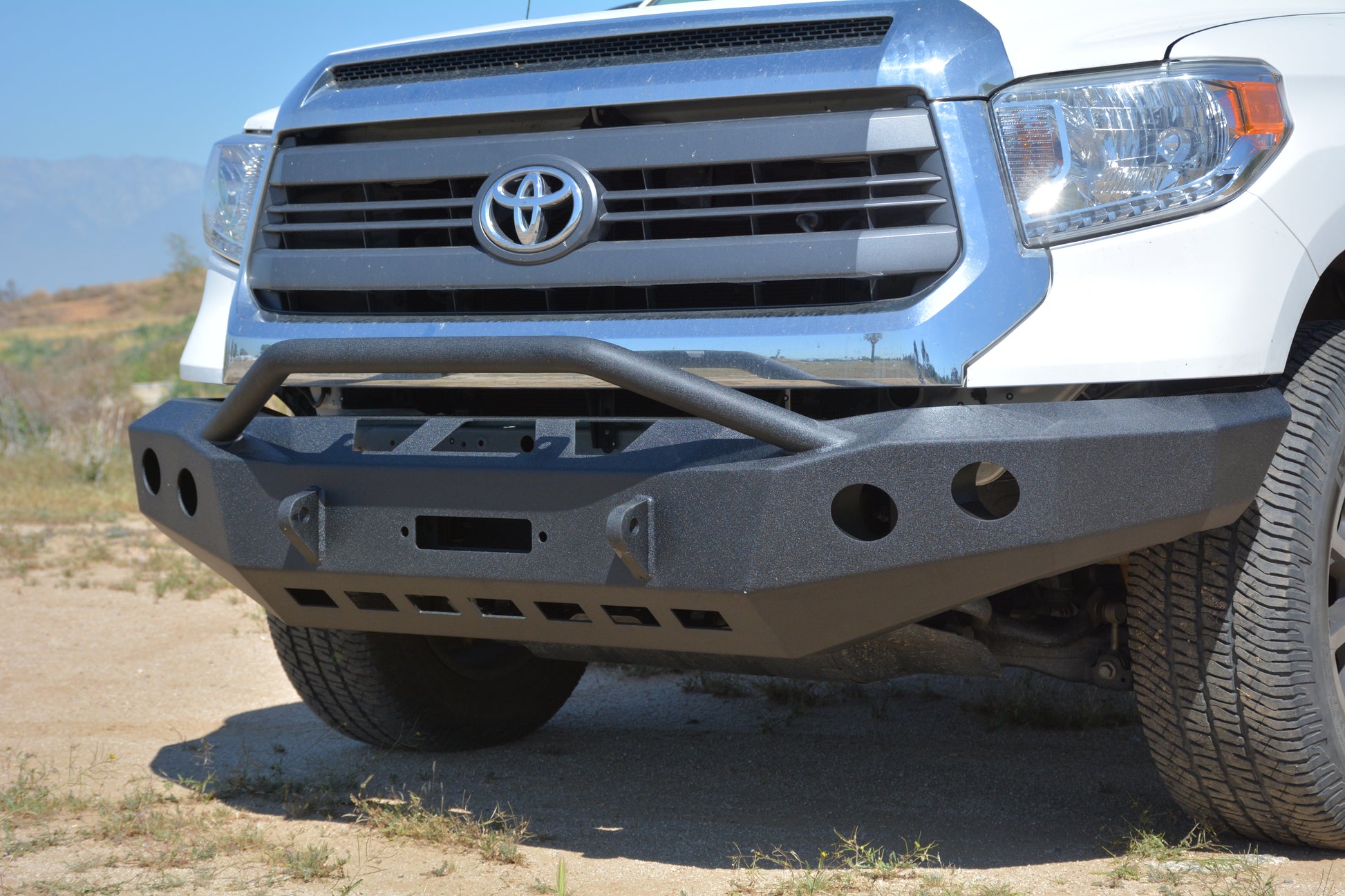 DV8_Offroad_FBTT2-01_Toyota-Tacoma-front-bumper_angle5_72dpi.JPG