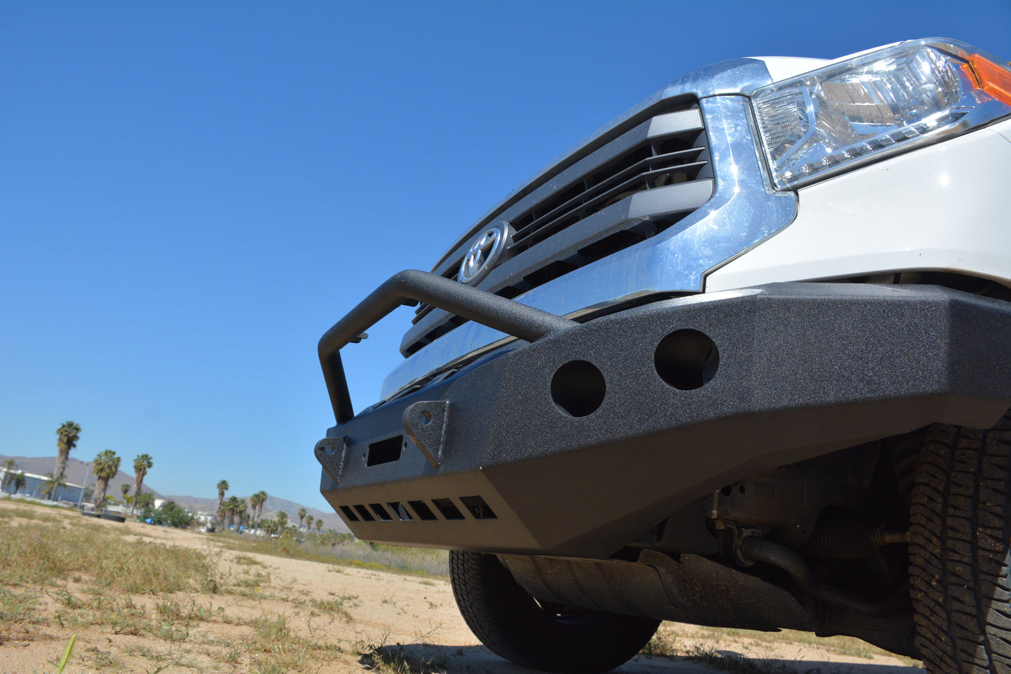 DV8_Offroad_FBTT2-01_Toyota-Tacoma-front-bumper_angle8_72dpi.JPG