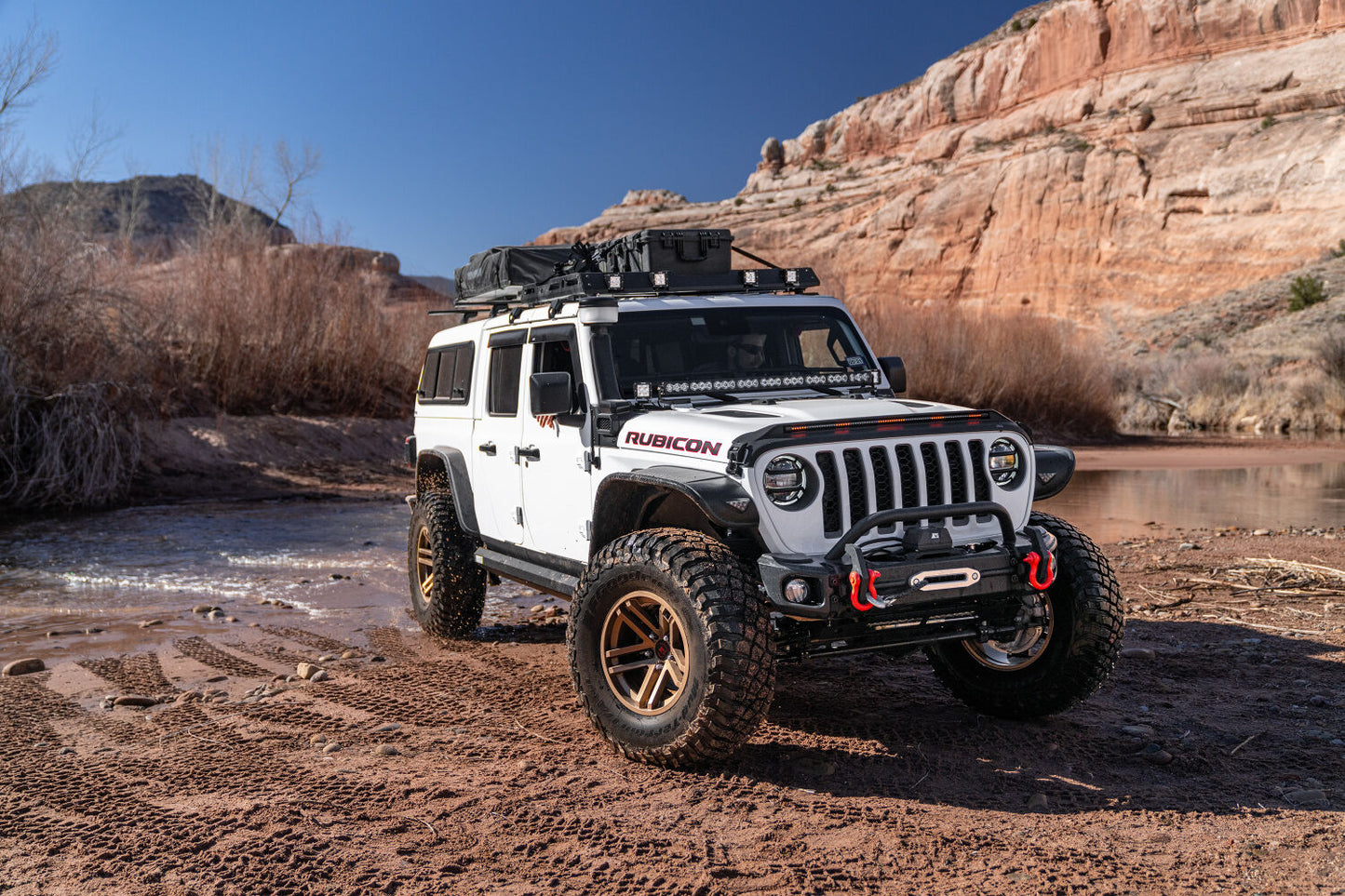 HKY_lightshieldPro_20jeepGladiator_white_3qtr_Moab_v2.jpg