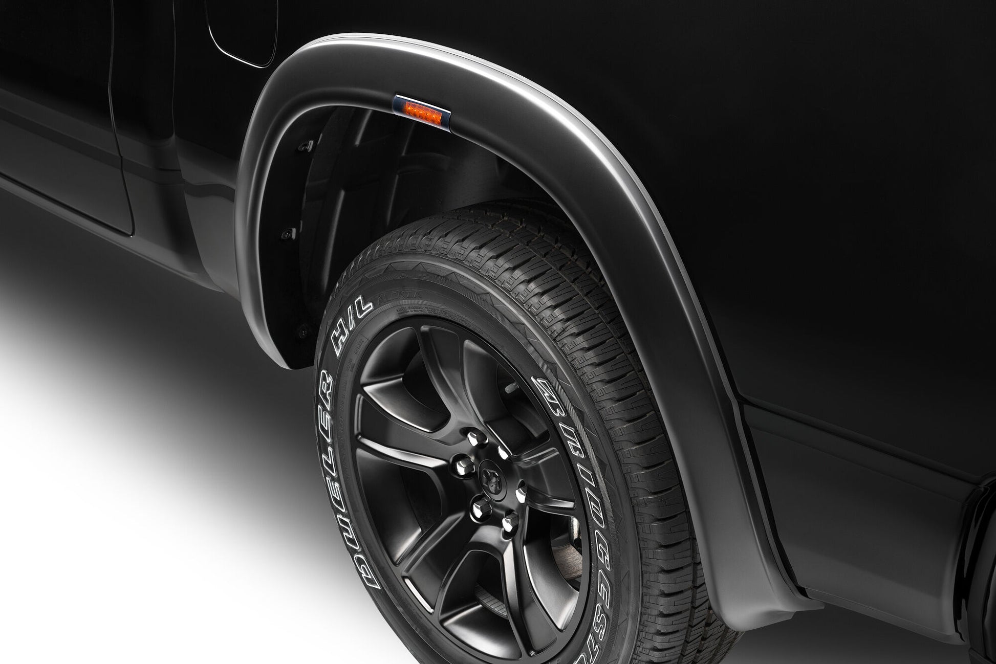 husky-rvl-fender-flare-2023-ram-1500-2805939_rear.jpg